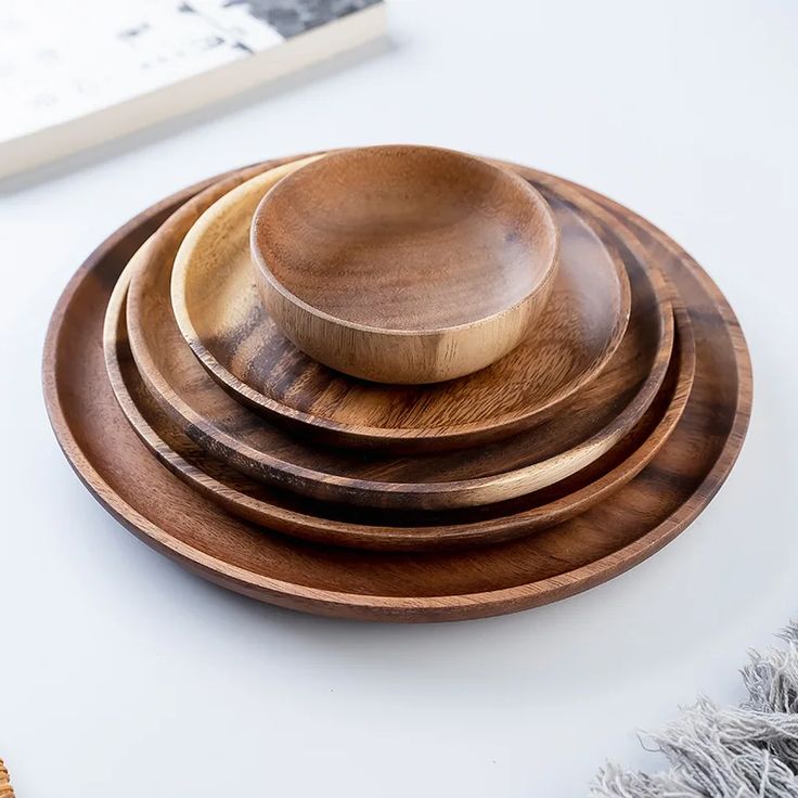 Wooden plates set